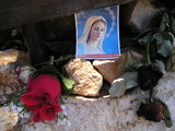 Picture of Our Lady below the 6th station